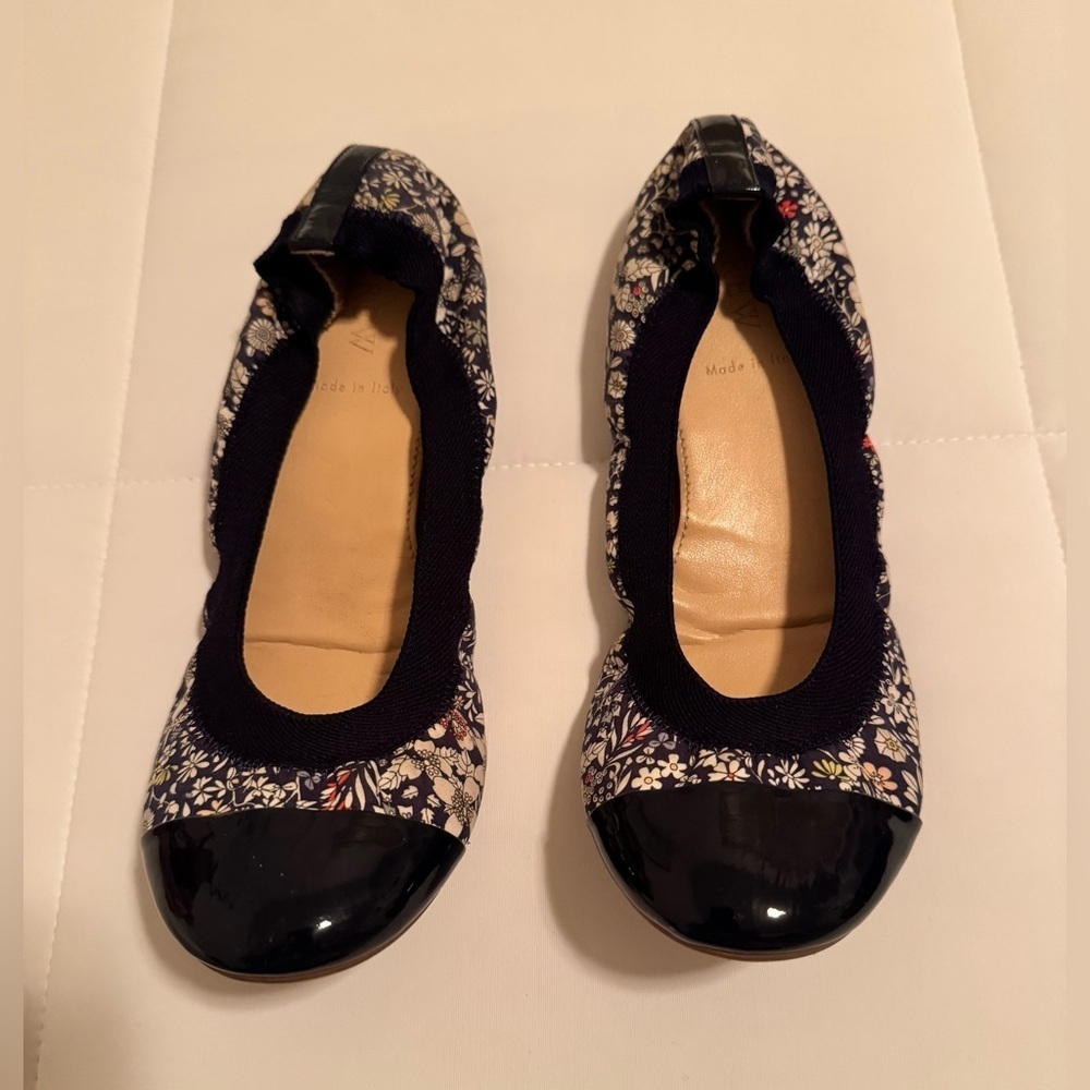 J.CREW Ballet Flats Shoes Floral Print Fabric
Patent Leather Sz. 7ITALY Navy